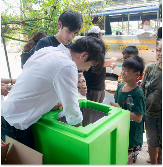 ตั้ม ณัฐพล แจกถุงยังชีพช่วยชาวบ้านพร้อมทำฟันฟรี